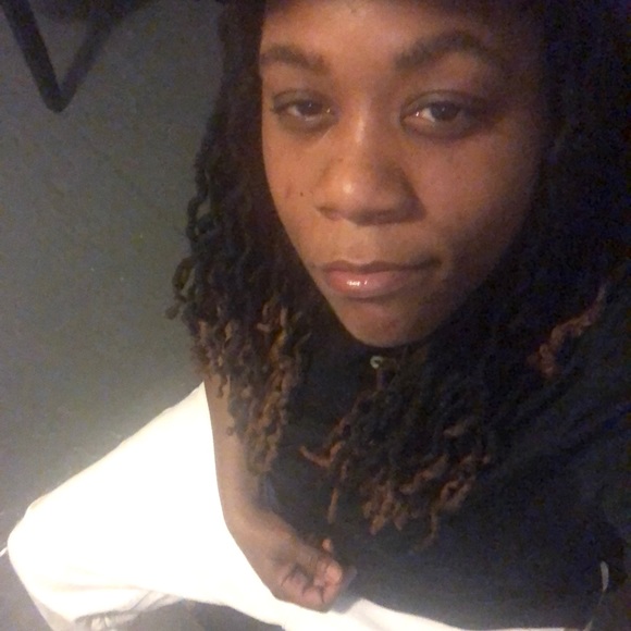 Meet your Posher, Christina - Picture 1 of 1